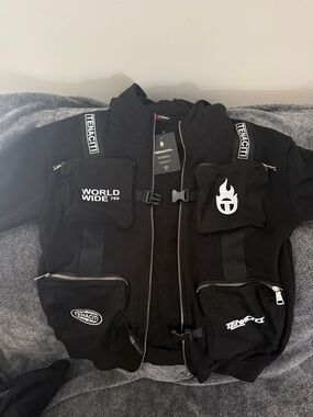 Tenaciti Black Apparel Tag with Logo